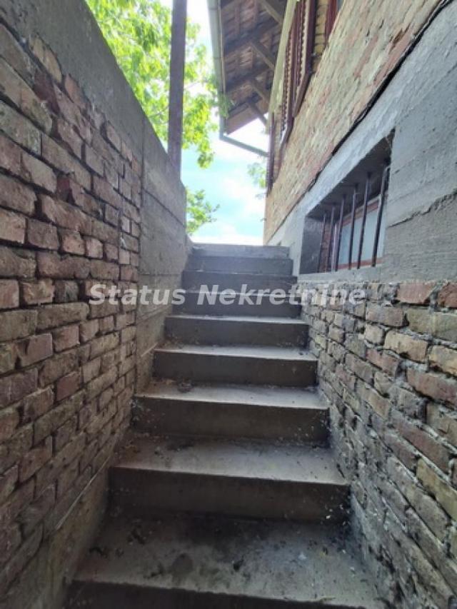 Futog-Uknjižena kuća 118 m2 na Velikom Placu 4770 m2 za Poslovanje i Biznis-065/385 8880