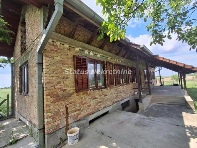 Futog-Uknjižena kuća 118 m2 na Velikom Placu 4770 m2 za Poslovanje i Biznis-065/385 8880