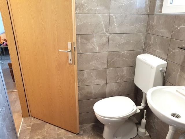 Veoma retko u ponudi, 2 apartmana sa uknjiženim dvorištem