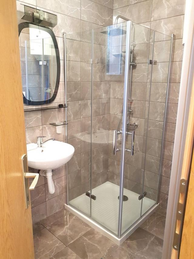 Veoma retko u ponudi, 2 apartmana sa uknjiženim dvorištem