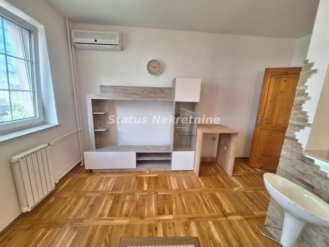 Garsonjera 26 m², Bulevar Oslobođenja, Novi Sad