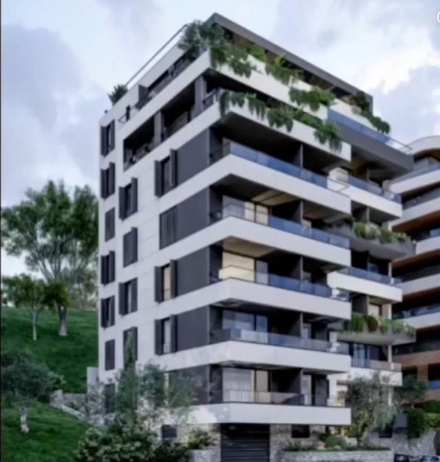 RODAJE SE – LUKSUZAN DVOSOBAN STAN SA VELIKOM TERASOM, GOSPOŠTINA – BUDVA