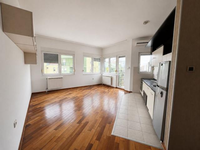 TELEP | BULEVAR EVROPE | 67m² | TROSOBAN | ODMAH USELJIV