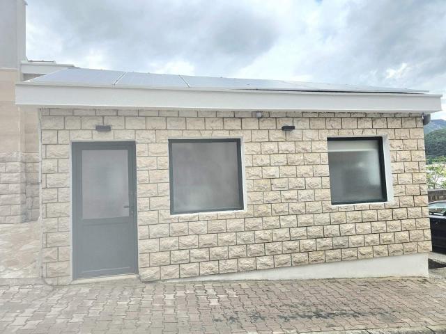 Poslovni prostor 28m² na odličnoj lokaciji – Topliški put, Budva (IZDAVANJE NA DUZI PERIOD)