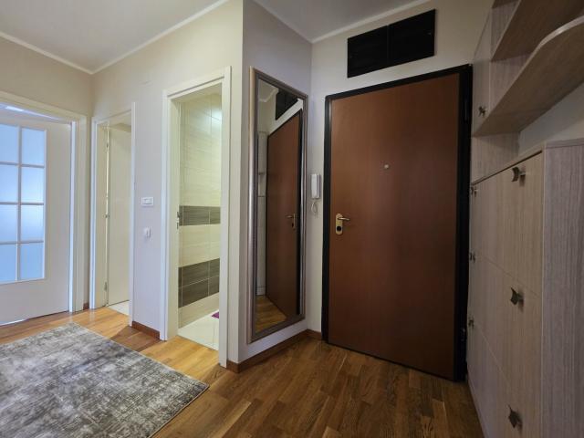  Dvosoban lijepo namješten stan, 70m², City kvart, Podgorica