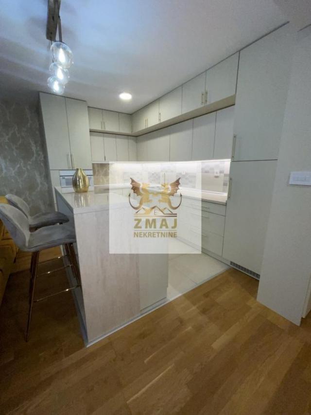 BOŽANSTVEN STAN NA TELEPU - BULEVAR PATRIJARHA PAVLA - TROIPOSOBAN