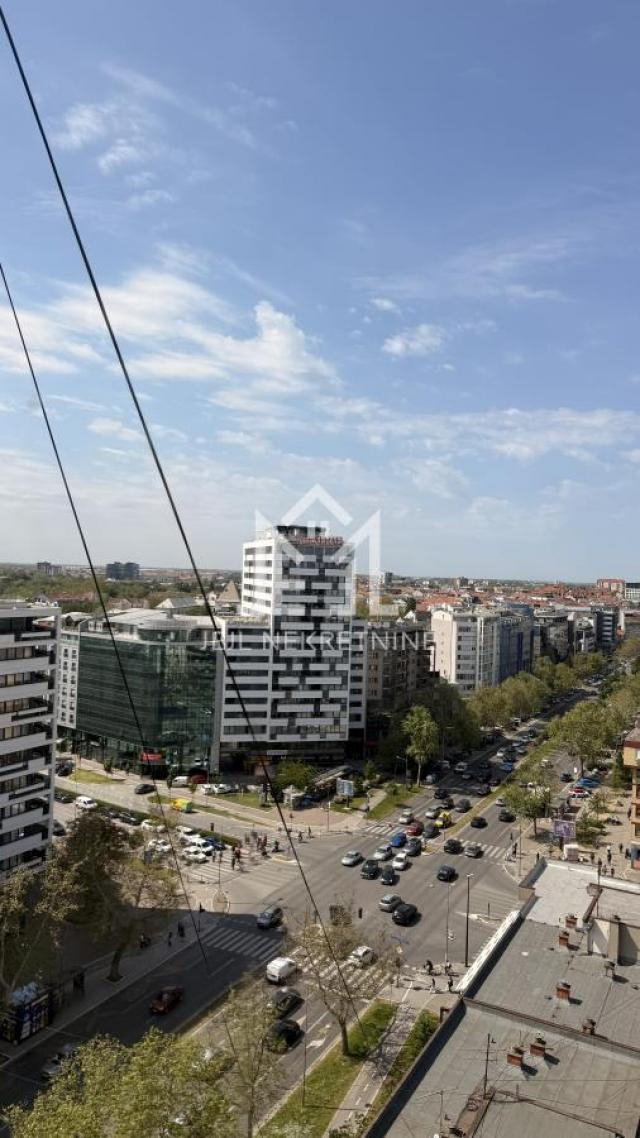 Odličan  dvosoban stan, 64m2, Promenada, Spens