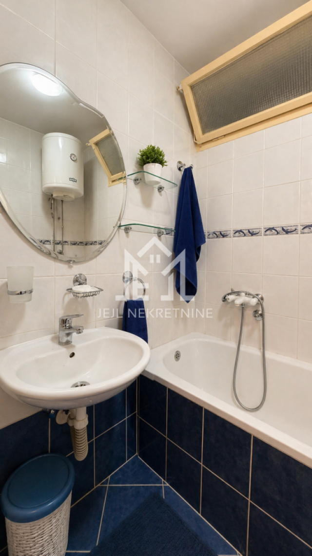 Odličan  dvosoban stan, 64m2, Promenada, Spens