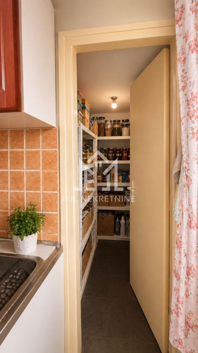 Odličan  dvosoban stan, 64m2, Promenada, Spens