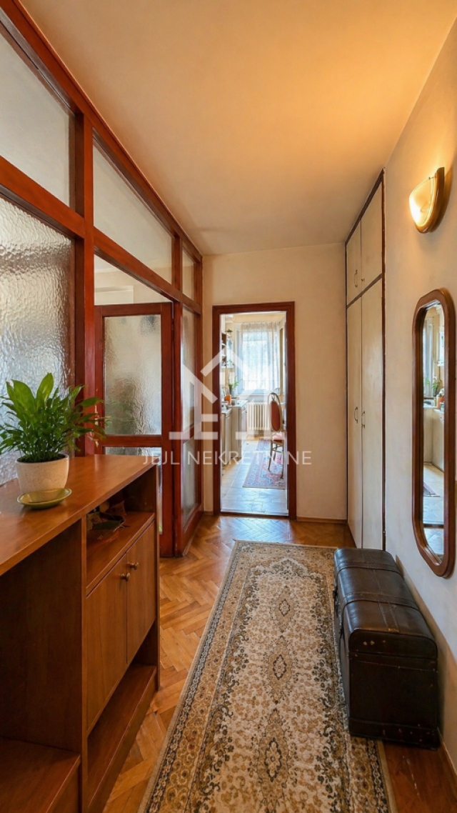 Odličan  dvosoban stan, 64m2, Promenada, Spens