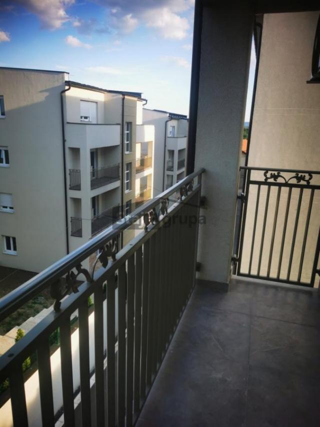 Nov, namešten, garaža