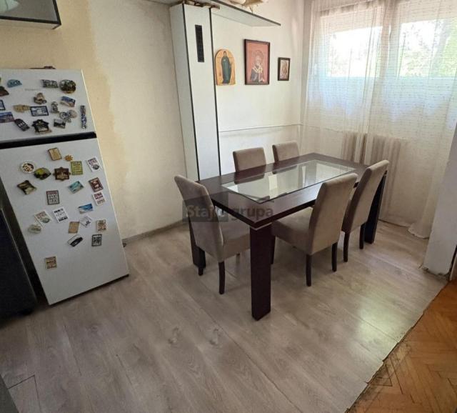 STAN U BLOKU 45 IDEALNO ZA PORODICE SA DECOM