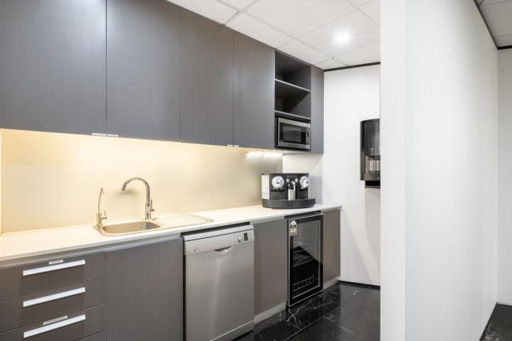 Privatne kancelarije za 4 osobe na lokaciji Regus USCE Tower