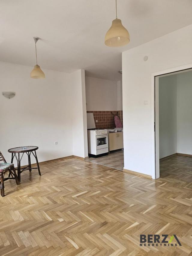 Renoviran dvosoban stan na Bulevaru Evrope – idealan spoj lokacije, komfora i investicije