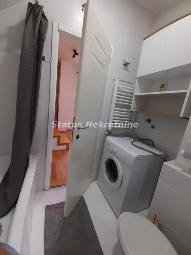 Jednoiposoban, kvalitetno opremljen i svetao dupleks, 42 kvadrata, u centru Novog Sada
