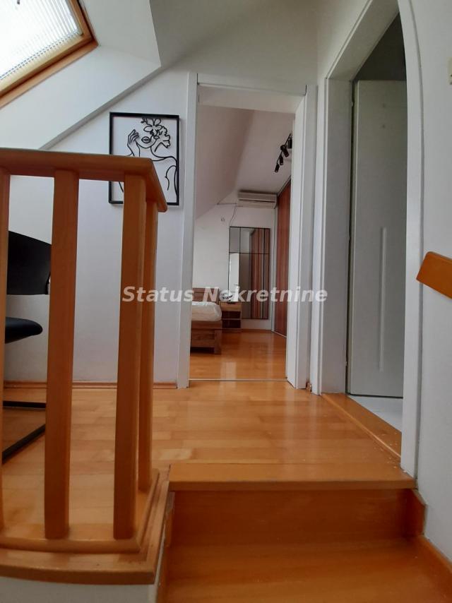 Jednoiposoban, kvalitetno opremljen i svetao dupleks, 42 kvadrata, u centru Novog Sada