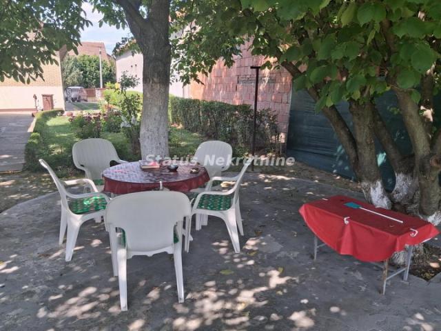 Futog-Porodična kuća 93 m2 na Lepom održavanom Dvorištu od 800 m2 u blizini Škole-065/385 8880