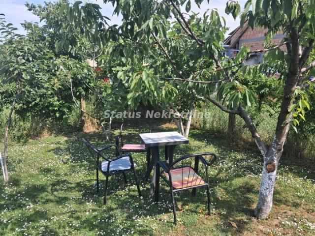 Futog-Porodična kuća 93 m2 na Lepom održavanom Dvorištu od 800 m2 u blizini Škole-065/385 8880