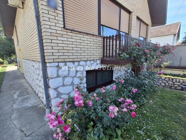 Futog-Porodična kuća 93 m2 na Lepom održavanom Dvorištu od 800 m2 u blizini Škole-065/385 8880