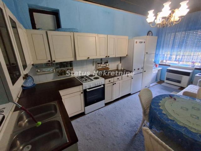 Futog-Porodična kuća 93 m2 na Lepom održavanom Dvorištu od 800 m2 u blizini Škole-065/385 8880
