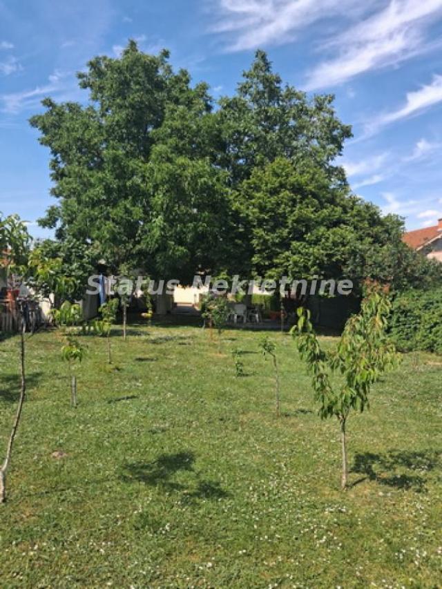 Futog-Porodična kuća 93 m2 na Lepom održavanom Dvorištu od 800 m2 u blizini Škole-065/385 8880