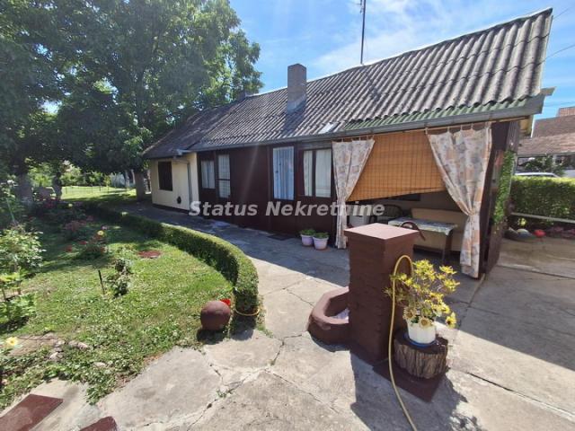 Futog-Porodična kuća 93 m2 na Lepom održavanom Dvorištu od 800 m2 u blizini Škole-065/385 8880