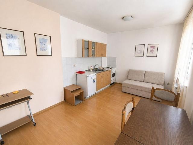 Kraljevića Marka – Socijalno | Garsonjera sa terasom i ostavom | 230€