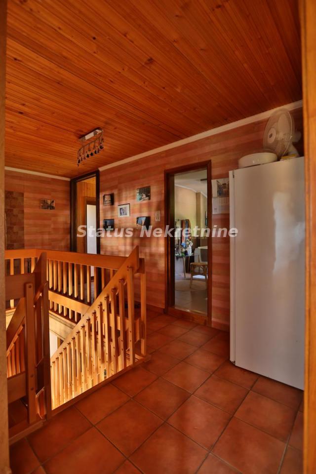 Kuća 322 m², 3 kupatila, Ledinci, Novi Sad-Hitno