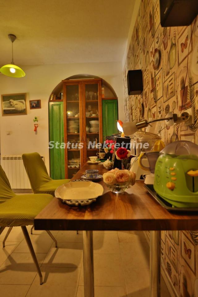 Kuća 322 m², 3 kupatila, Ledinci, Novi Sad-Hitno