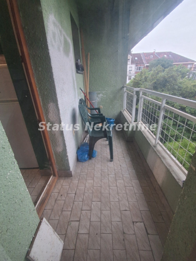Jednoiposoban stan 36 m², Grbavica, Novi Sad, 4/5 sprat