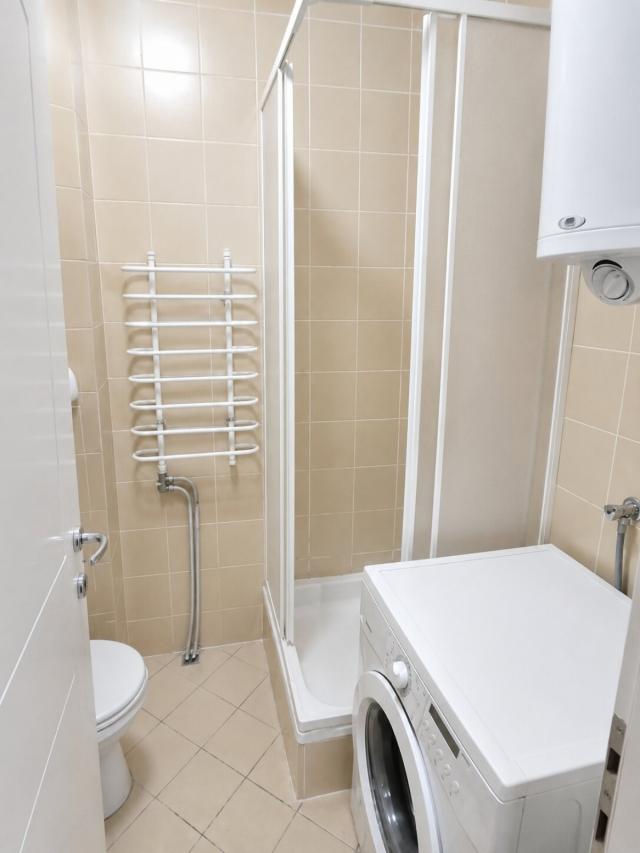 25m², I sprat, dvorišna orijentacija, zastakljena terasa