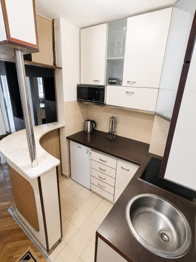 25m², I sprat, dvorišna orijentacija, zastakljena terasa