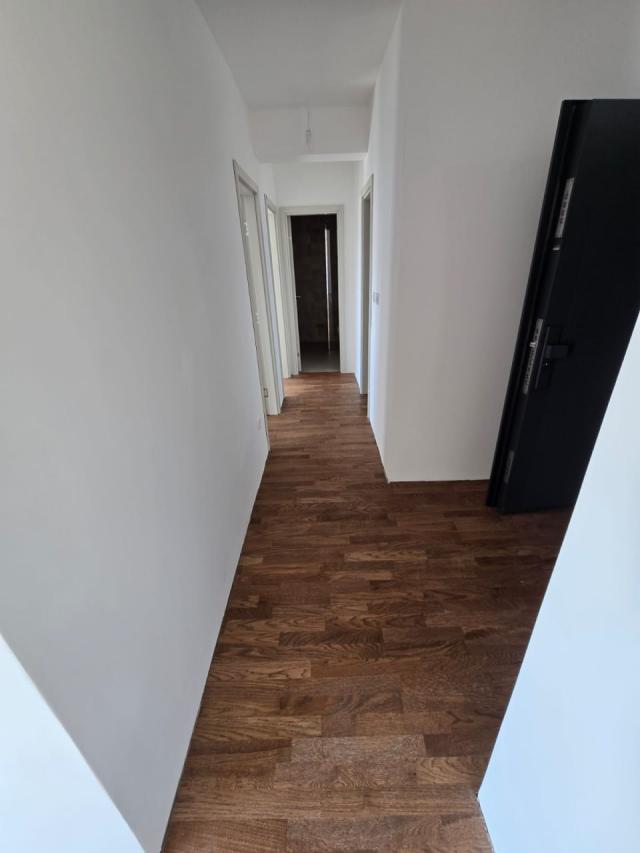 Novi dvosoban stan sa pogledom na more na prodaju u Baru, Ilino