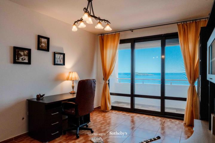 Waterfront Villa Utjeha