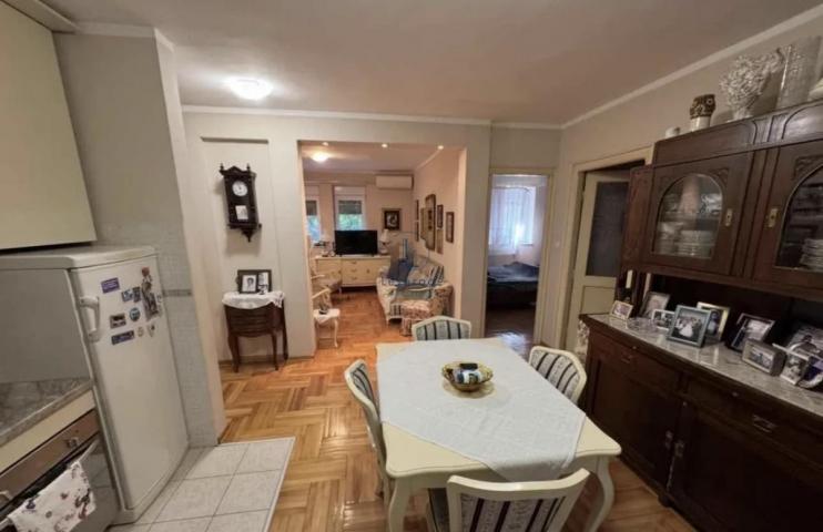 Karaburma, Pana Đukića, 60 m2