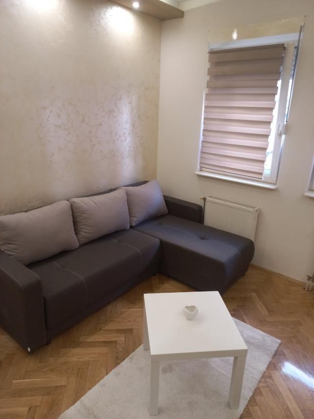 ODLIČAN STAN BLIZU CENTRA GRADA, GUNDULIĆEVA ULICA !