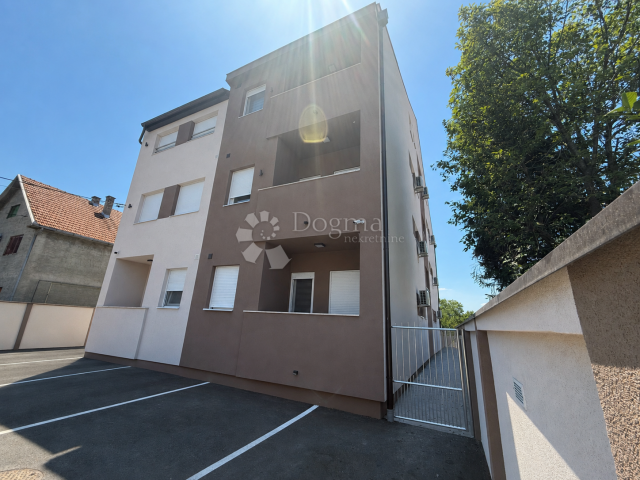 Batajnica 1. sprat 60m2 3.0 sa PARKING mestom