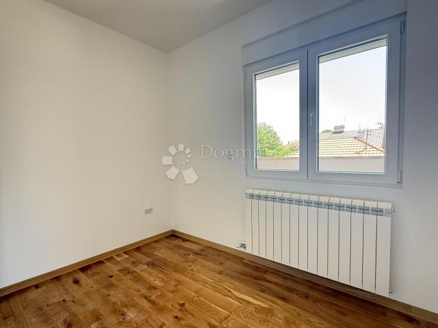 Batajnica 1. sprat 60m2 3.0 sa PARKING mestom