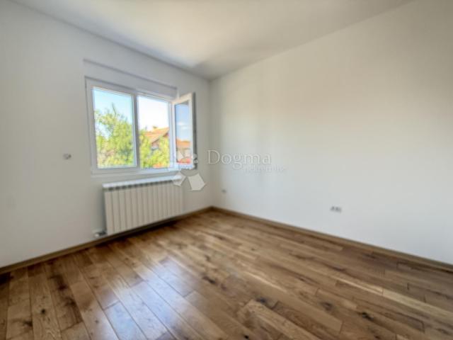 Batajnica 1. sprat 60m2 3.0 sa PARKING mestom