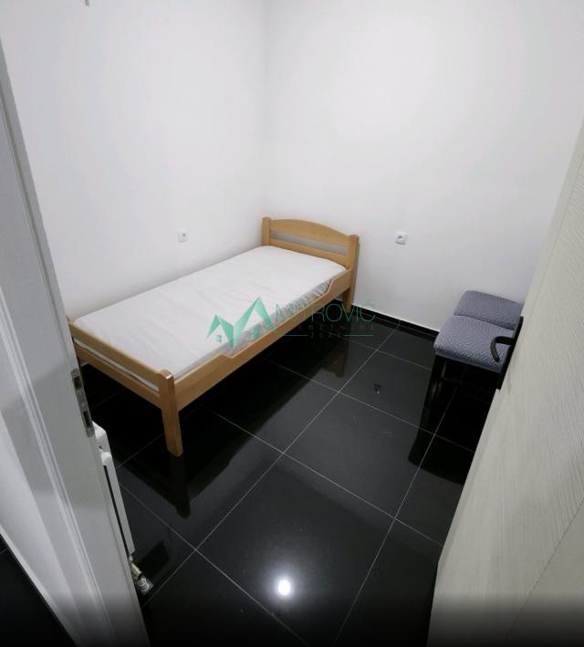 Izdavanje, Stan, 50m2 , Grbavica - Telep