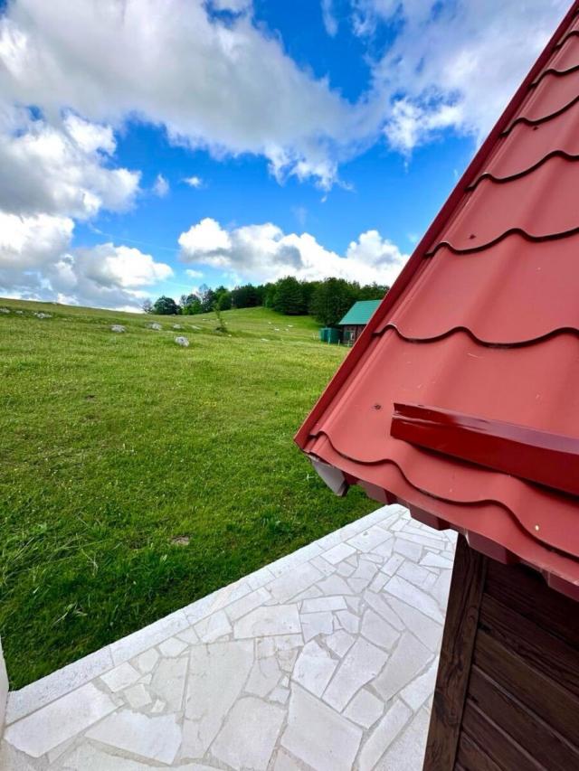 Kuća 77 m² na Prodaju – Kuti, Žabljak