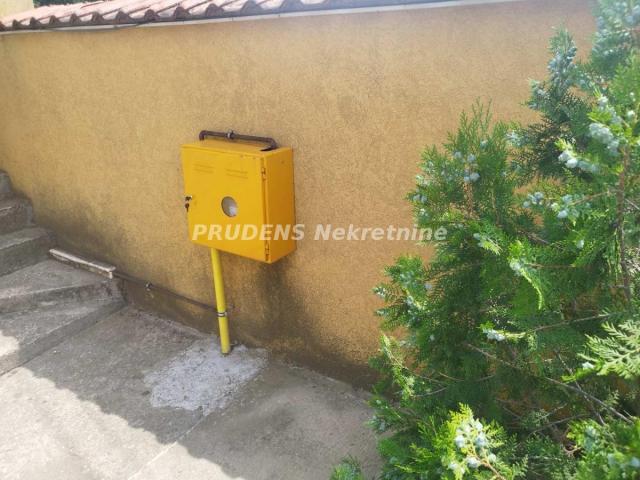 Surčin, dve prelepe prizemne kuće