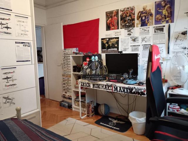 Uknjižen 2.5 stan, Zvezdara