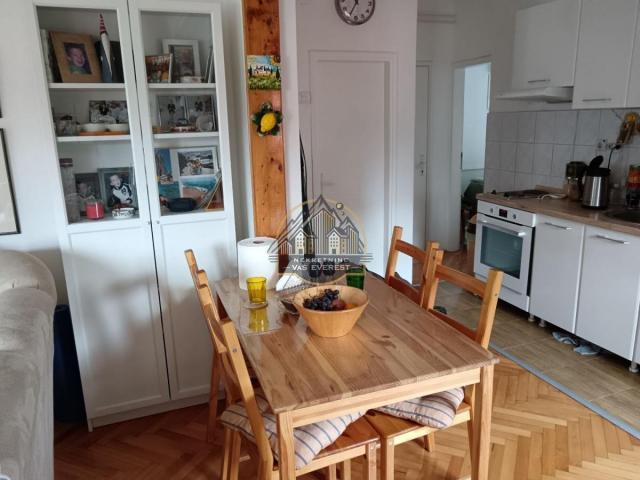 Uknjižen 2.5 stan, Zvezdara