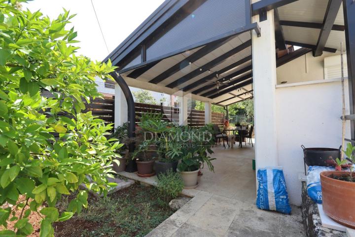EKSKLUZIVNA LOKACIJA, Apartmanska kuća, 100 m do mora