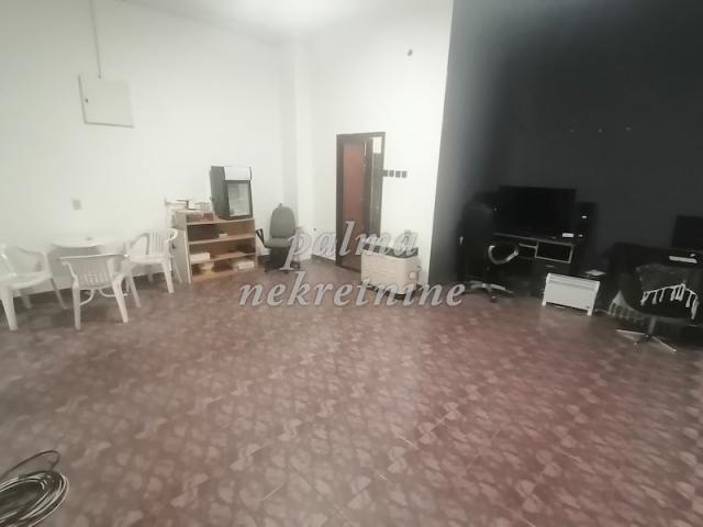 Izdavanje, Poslovni prostor, 52m2 , Centar