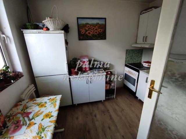 Izdavanje, Poslovni prostor, 800m2 , Ždraljica