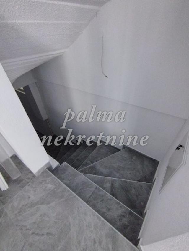 Izdavanje, Poslovni prostor, 75m2 , Centar