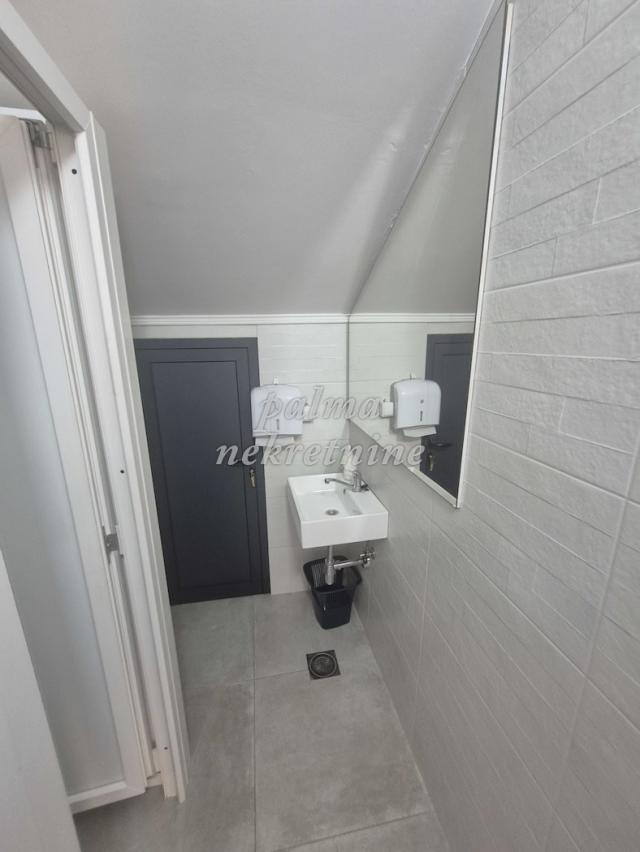 Izdavanje, Poslovni prostor, 125m2 , Centar
