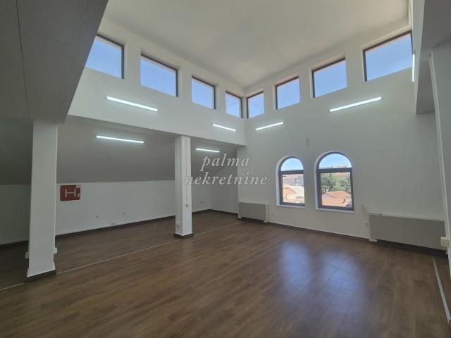 Izdavanje, Poslovni prostor, 125m2 , Centar